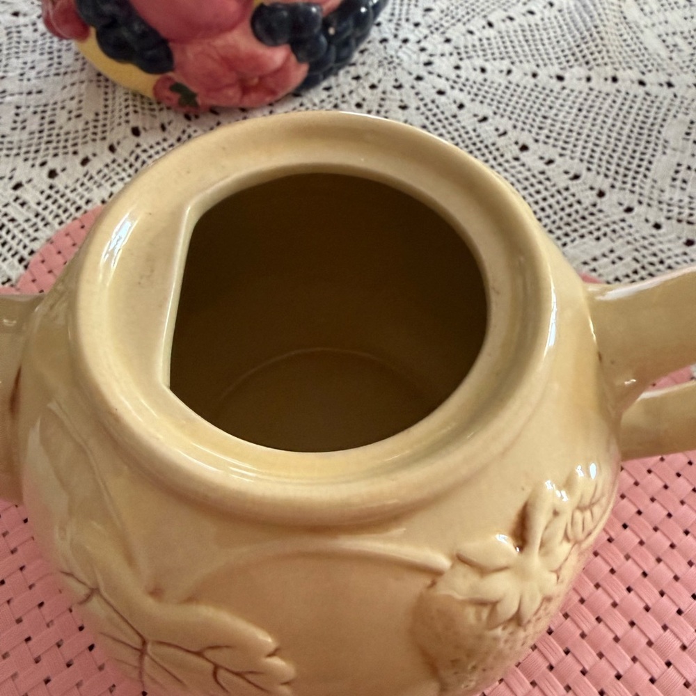Vintage Strawberry Embossed Ceramic Teapot Pre-Owned Cottagecore - Picture 5 of 9